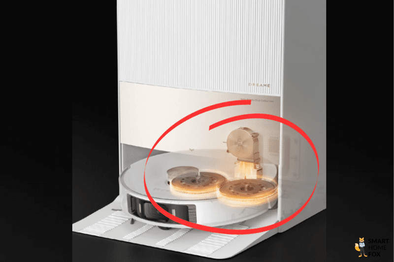 Die Wischmopps werden an der Drema L20 Ultra Station mit warmer Luft getrocknet.